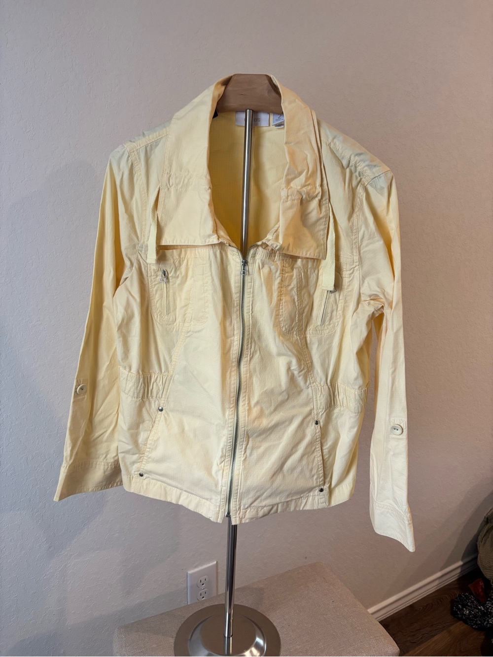 Chico’s Utility Jacket Sz 2 L Soft Yellow Lightweight Zip Roll Tab Sleeve Travel